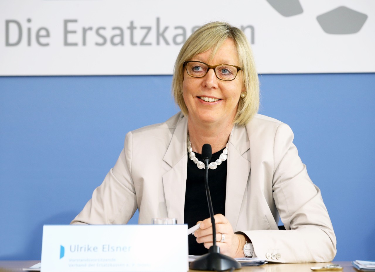Ulrike Elsner auf dem Podium der Pressekonferenz &quot;Ungleiche Partner&quot;