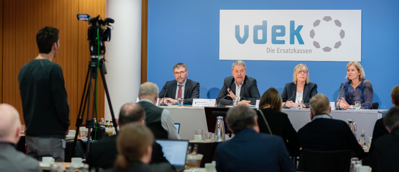 vdek-Neujahrs-Pressekonferenz 2020: Dr. Jörg Meyers-Middendorf (Vertreter der Vorstandsvorsitzenden und Abteilungsleiter Politik/Selbstverwaltung), Uwe Klemens (Verbandsvorsitzender), Ulrike Elsner (Vorstandsvorsitzende), Michaela Gottfried (Pressesprecherin und Leiterin Abteilung Kommunikation)