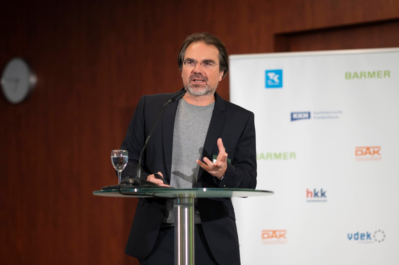 Prof. Dr. Attila Altiner, &Auml;rztlicher Direktor der Abteilung Allgemeinmedizin und Versorgungsforschung, beim vdek-Zukunftsforum 2022