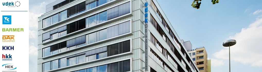 Logos der Ersatzkassen und des Verbands der Ersatzkassen e. V. (vdek) und vdek-Gebäude am Askanischen Platz in Berlin